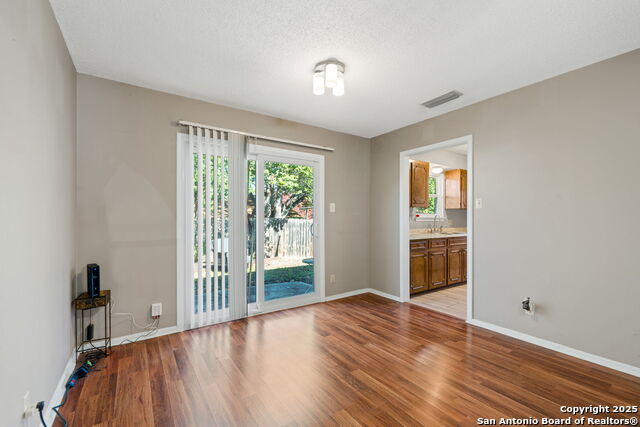 Listing photo id 27 for 2923 Eisenhauer Rd