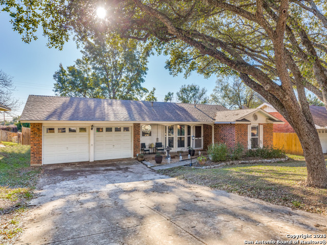 Listing photo id 0 for 8618 Dudley Dr