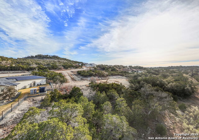 Listing photo id 0 for 3814 Smithson Ridge