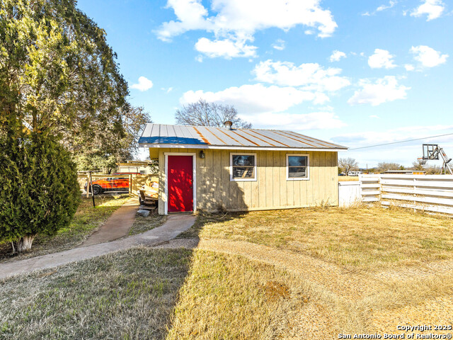 Listing photo id 24 for 973 F Farm To Market Road 1077