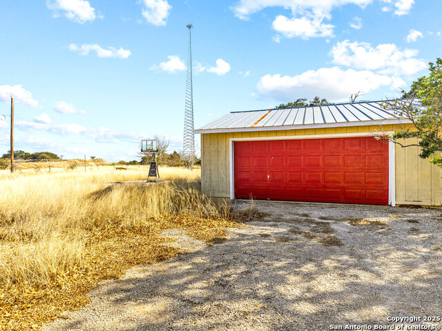 Listing photo id 25 for 973 F Farm To Market Road 1077