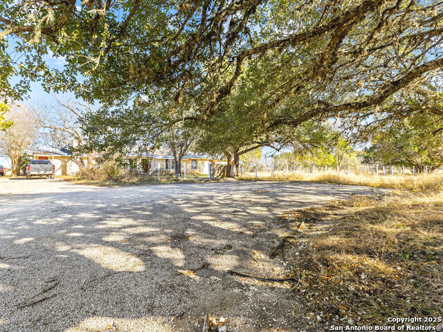 Listing photo id 28 for 973 F Farm To Market Road 1077