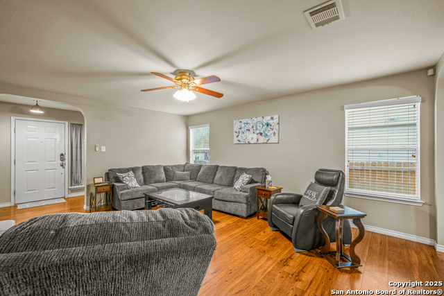 Listing photo id 6 for 9019 Lilac Hill