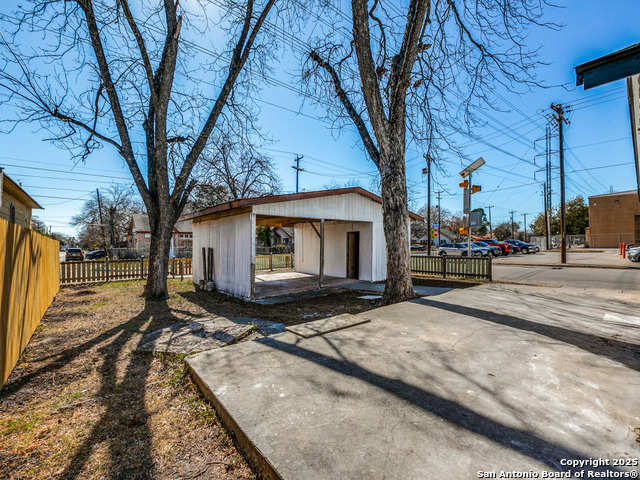 Listing photo id 21 for 214 Huff Ave W