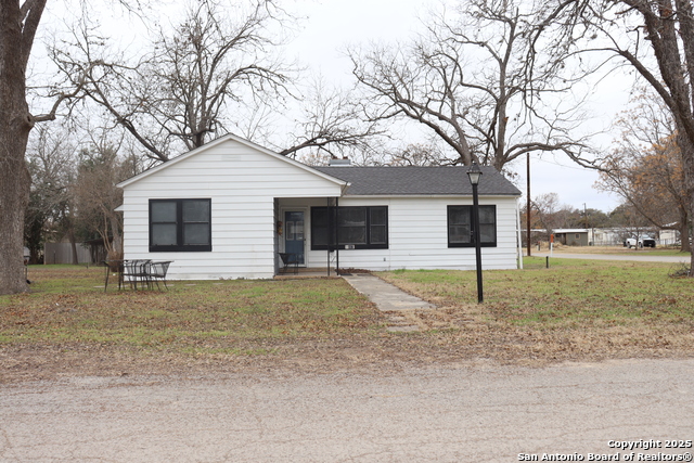 Details for 467 Oak St W, Utopia, TX 78884