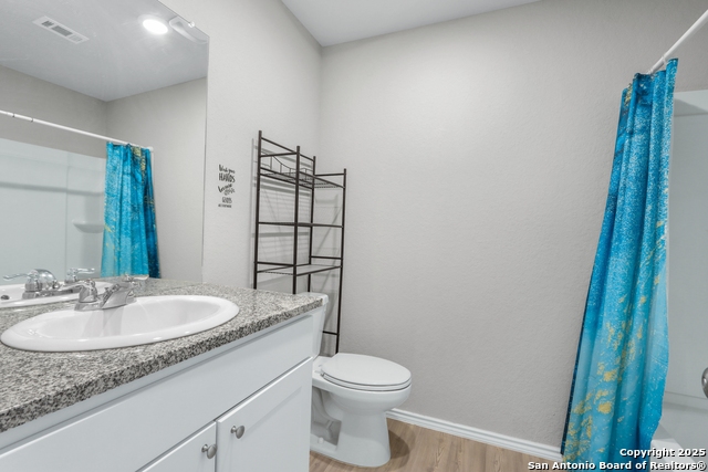 Listing photo id 5 for 6415 Kemper Pl