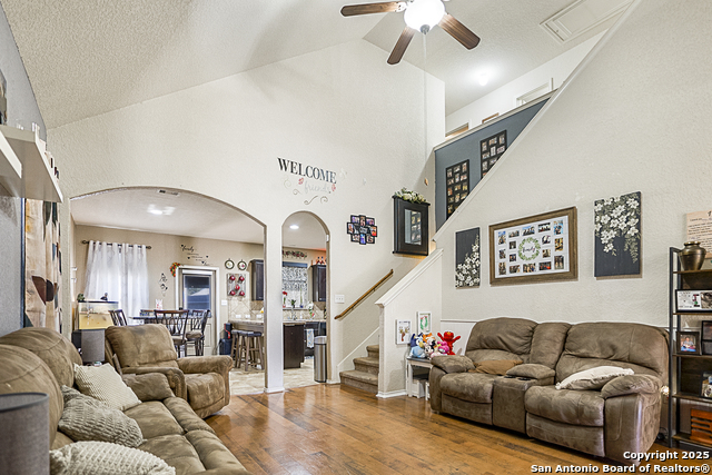 Listing photo id 2 for 6503 Candlebrite Dr