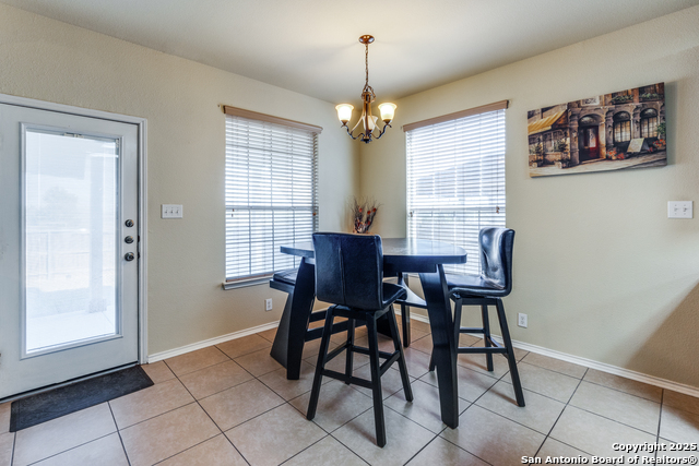 Listing photo id 8 for 325 Apache Ledge