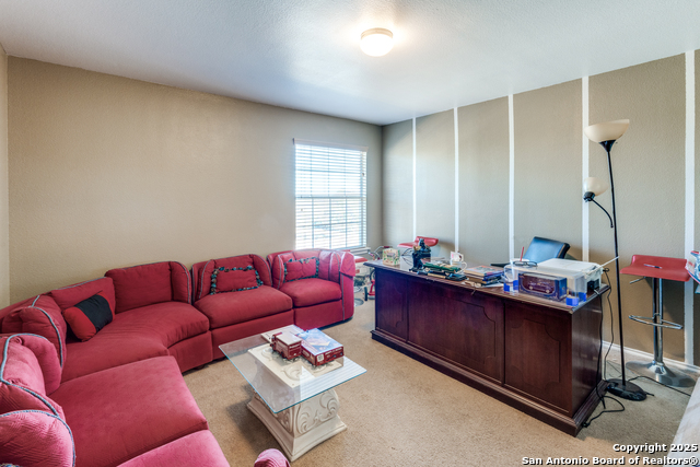 Listing photo id 9 for 325 Apache Ledge