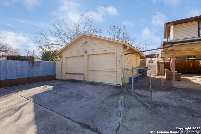 Listing photo id 25 for 602 San Ignacio S