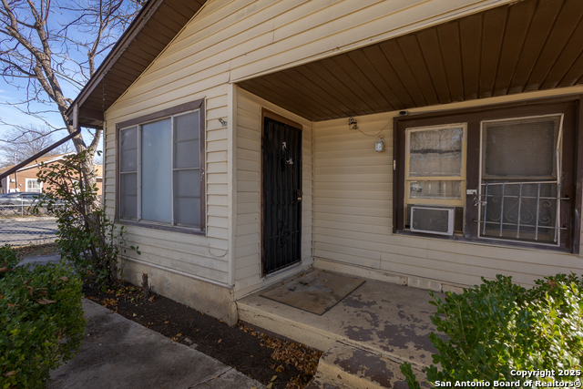 Listing photo id 28 for 602 San Ignacio S