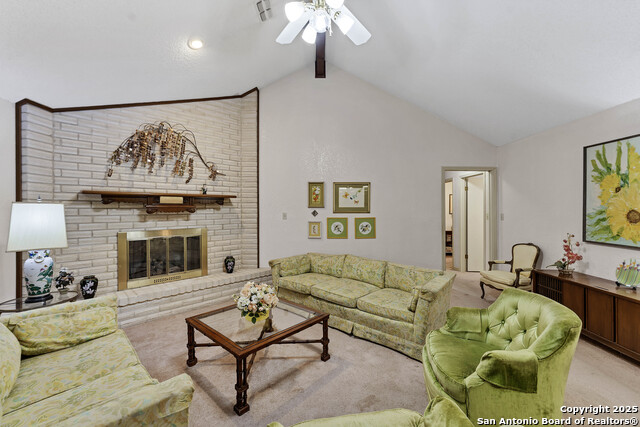 Listing photo id 4 for 1909 Lance Cir