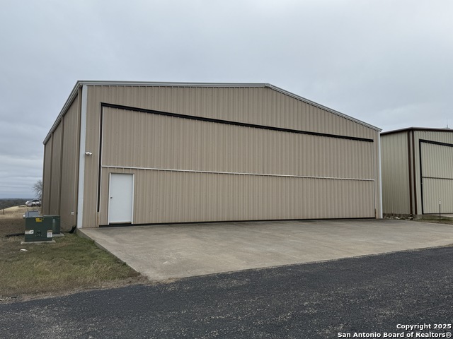 Image 38 of 71 For 2154 Aviation Loop