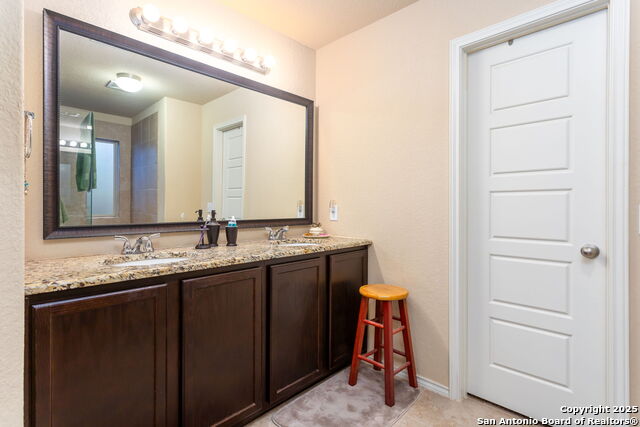 Listing photo id 11 for 10431 Rosewood Crk