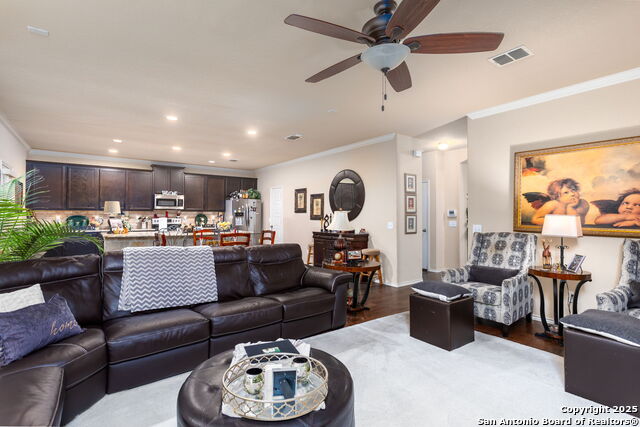 Listing photo id 2 for 10431 Rosewood Crk