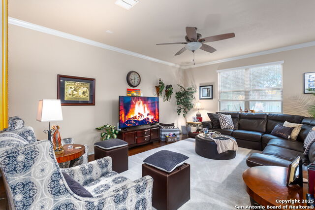 Listing photo id 7 for 10431 Rosewood Crk