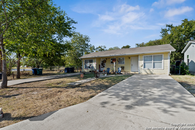 Listing photo id 13 for 807 Sterling St