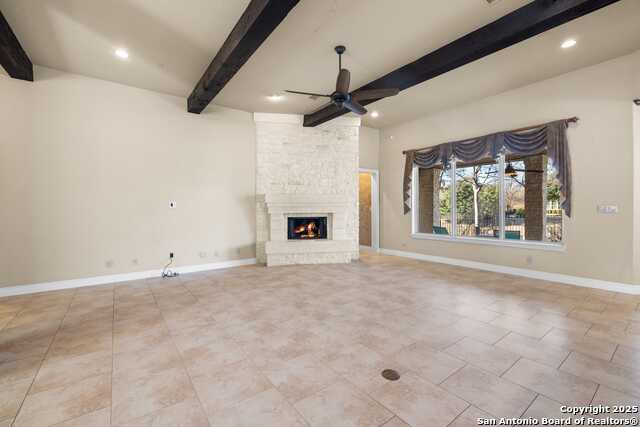 Listing photo id 11 for 30015 Cibolo Trace