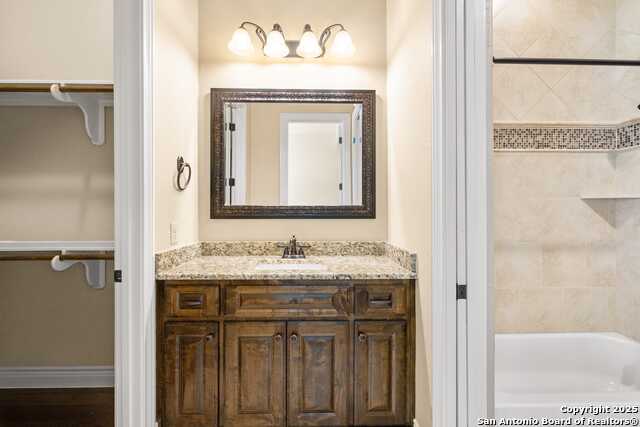 Listing photo id 17 for 30015 Cibolo Trace