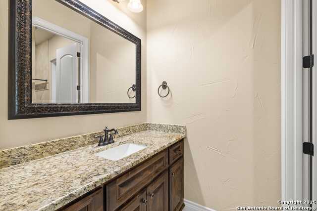 Listing photo id 19 for 30015 Cibolo Trace