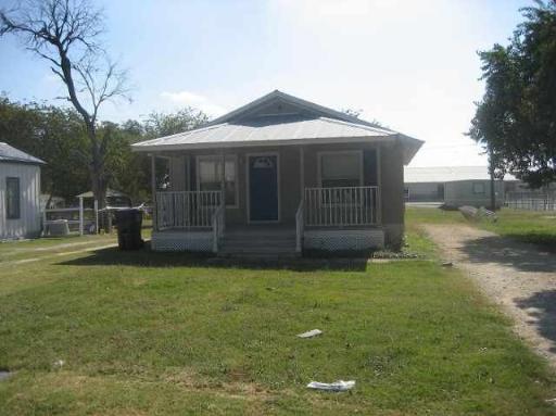 Details for 215 Schulz St W, Marion, TX 78124