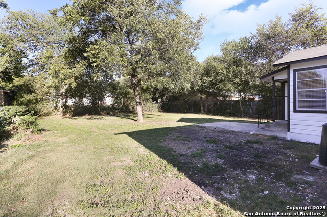 Listing photo id 11 for 143 Loma Park Dr