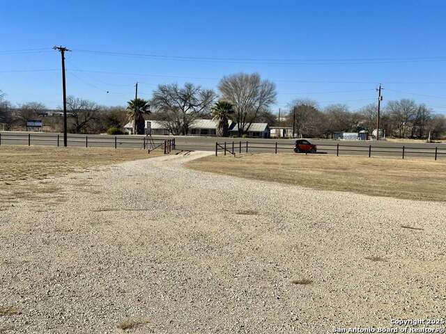 Listing photo id 8 for 2903 Highway 90