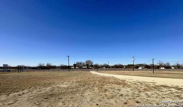 Listing photo id 9 for 2903 Highway 90