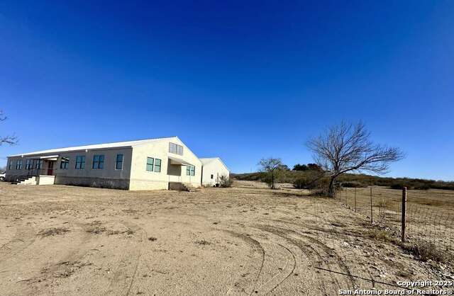 Listing photo id 12 for 2903 Highway 90