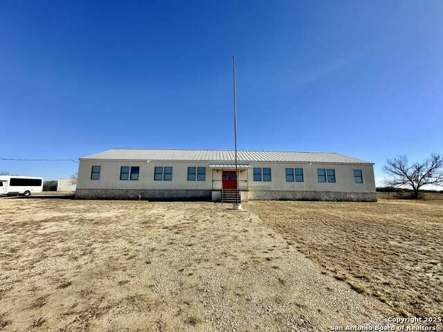 Listing photo id 13 for 2903 Highway 90