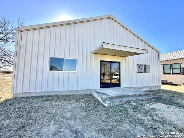 Listing photo id 31 for 2903 Highway 90