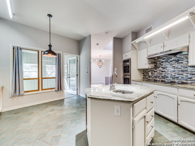 Listing photo id 11 for 11424 Mission Trace