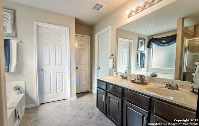 Listing photo id 7 for 4114 Maiden Way