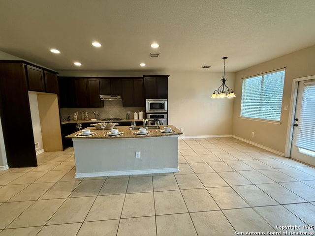 Listing photo id 9 for 2930 Elm Tree Park