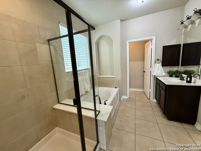 Listing photo id 15 for 2930 Elm Tree Park