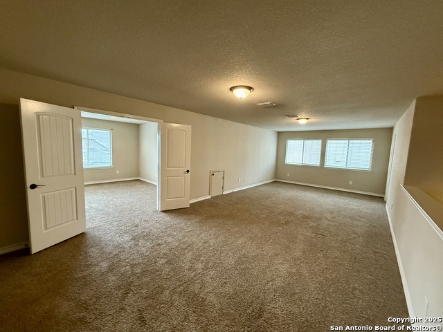 Listing photo id 23 for 2930 Elm Tree Park