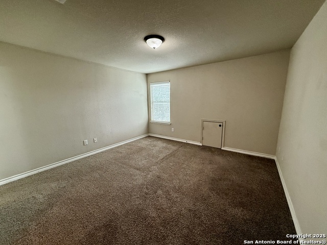 Listing photo id 26 for 2930 Elm Tree Park