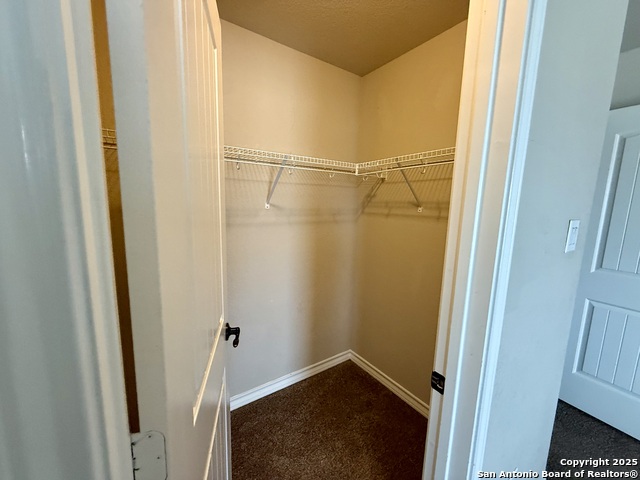 Listing photo id 33 for 2930 Elm Tree Park