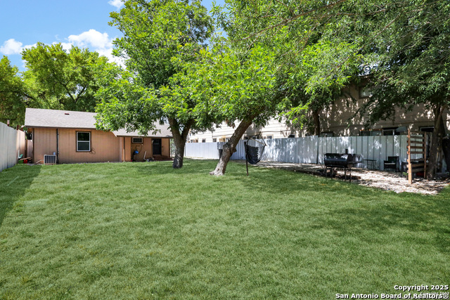 Listing photo id 23 for 351 Ware Blvd