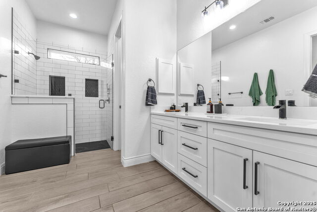 Listing photo id 25 for 11260 Beverly Hills