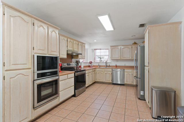 Listing photo id 8 for 4515 Pecan Grove