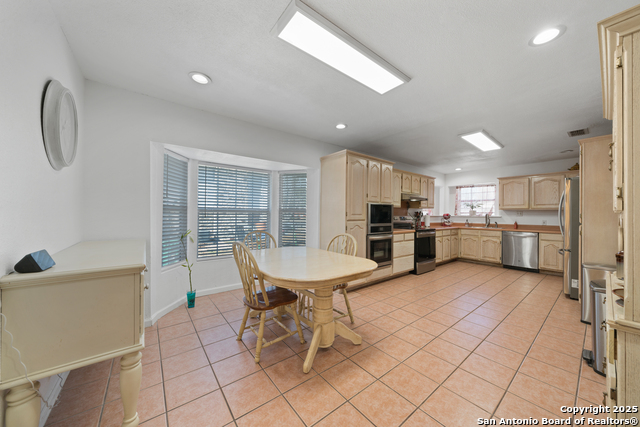 Listing photo id 10 for 4515 Pecan Grove