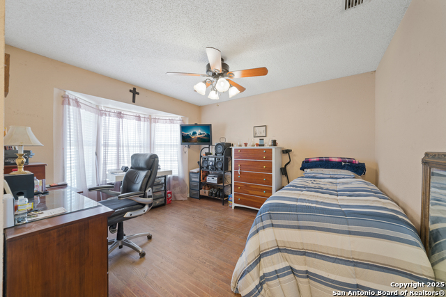 Listing photo id 23 for 4515 Pecan Grove