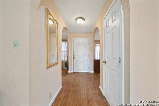 Listing photo id 2 for 4515 Pecan Grove