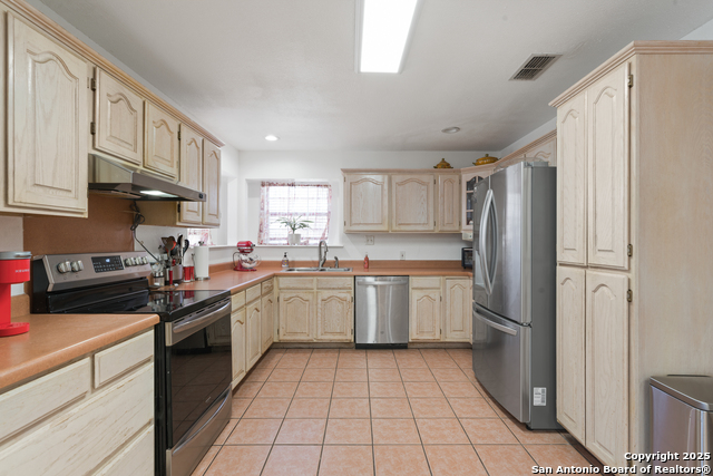 Listing photo id 7 for 4515 Pecan Grove