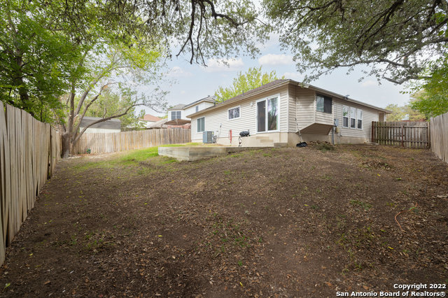 Listing photo id 20 for 9422 Winding Elm Pl