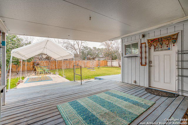 Listing photo id 31 for 323 Pinewood Ln