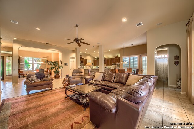 Listing photo id 7 for 3211 Medaris Ln