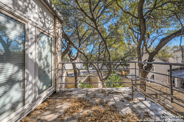 Listing photo id 32 for 204 Castle Gardens