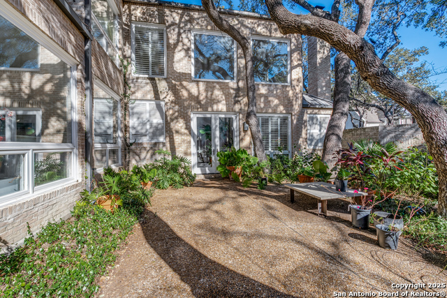 Listing photo id 33 for 204 Castle Gardens